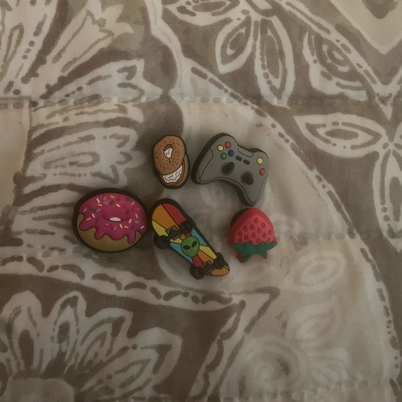 Crocs + charms - Picture 4 of 4